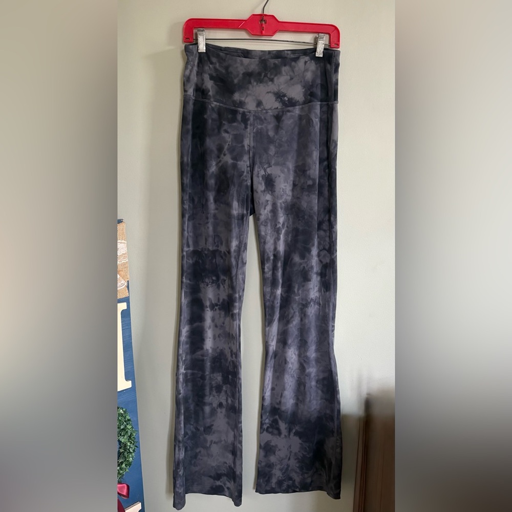 Lululemon Groove Super High Rise Flared Pants in Diamond Dye Gray Size 10